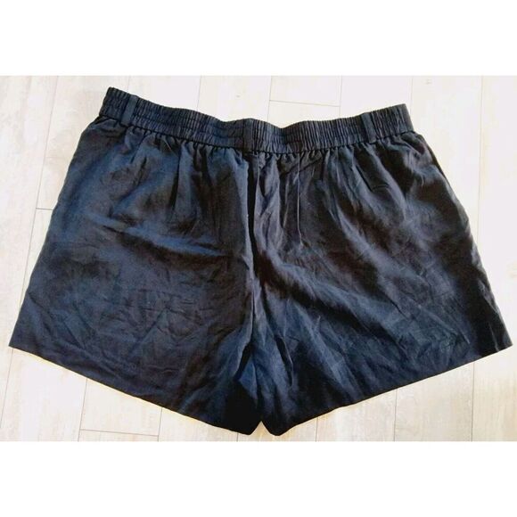 Torrid 22 Linen Blend‎ High-Rise Shorts Black Pockets Zip & Button NWT - Picture 2 of 8